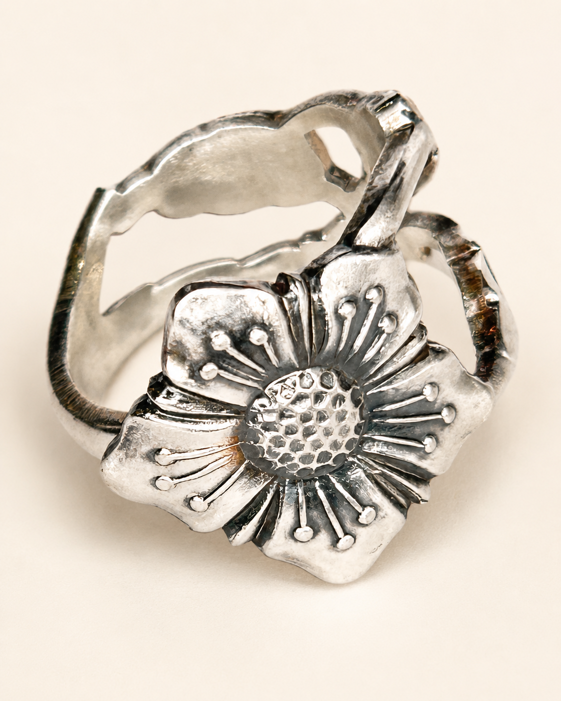 Clematis Alpacca spoon ring, front floral view